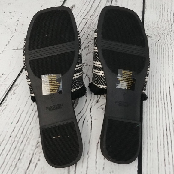 Simply Vera Charden Jeweled Black Sandals - Picture 7 of 8